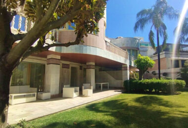 Premium Residence on the seafront in Puerto Banús. Marbella.