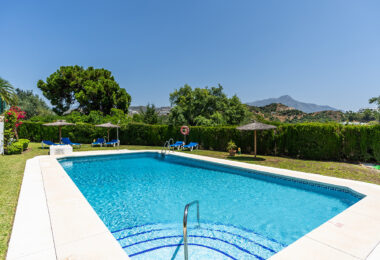 Fully refurbished spacious golf apartment with sea, golf and mountain views in La Quinta Golf, Benahavis
