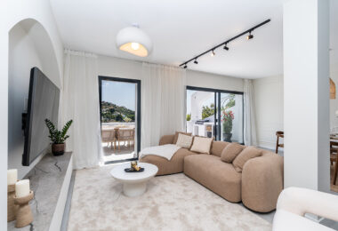 Fully refurbished spacious golf apartment with sea, golf and mountain views in La Quinta Golf, Benahavis