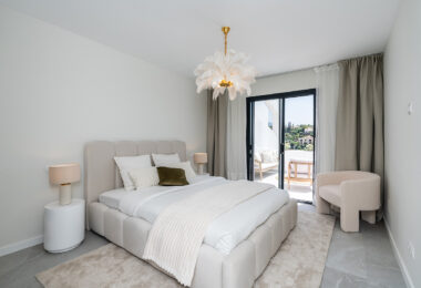 Fully refurbished spacious golf apartment with sea, golf and mountain views in La Quinta Golf, Benahavis