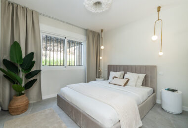Fully refurbished spacious golf apartment with sea, golf and mountain views in La Quinta Golf, Benahavis