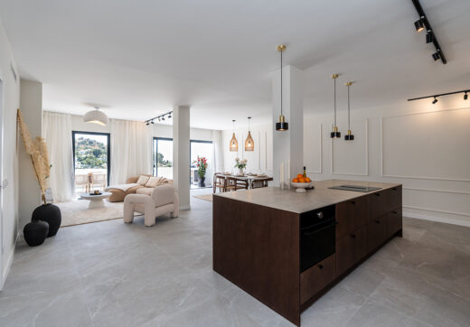 Fully refurbished spacious golf apartment with sea, golf and mountain views in La Quinta Golf, Benahavis