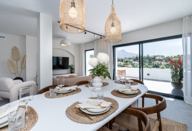 Fully refurbished spacious golf apartment with sea, golf and mountain views in La Quinta Golf, Benahavis