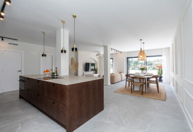 Fully refurbished spacious golf apartment with sea, golf and mountain views in La Quinta Golf, Benahavis