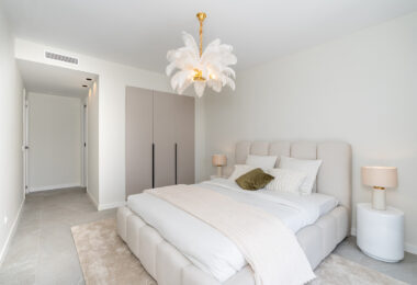 Fully refurbished spacious golf apartment with sea, golf and mountain views in La Quinta Golf, Benahavis