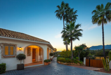 Charming Andalusian Villa all on one level in Marbella East