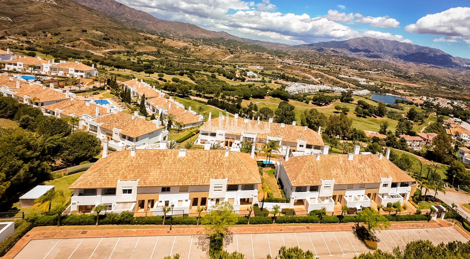 Elegant north east facing, three bedroom townhouse located in La Cala Golf, Mijas