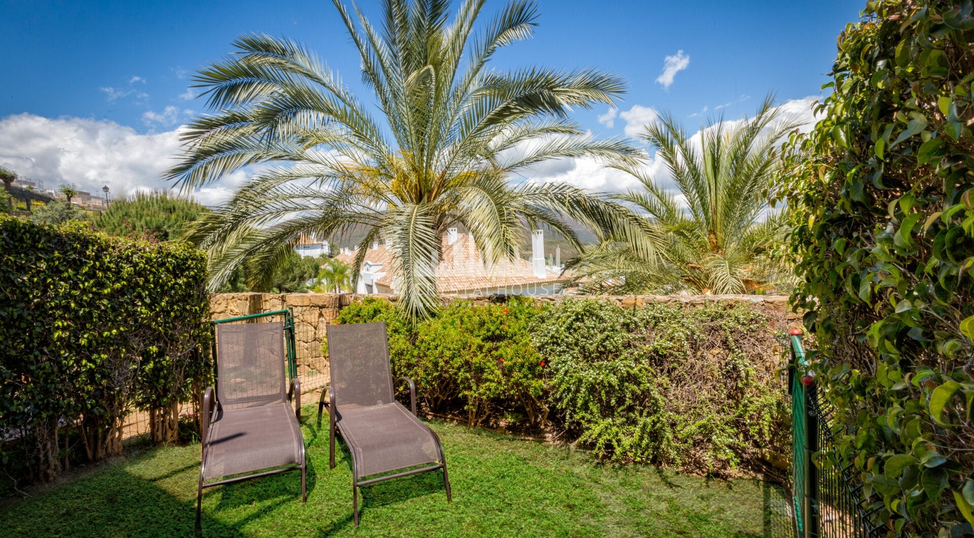 Elegant north east facing, three bedroom townhouse located in La Cala Golf, Mijas