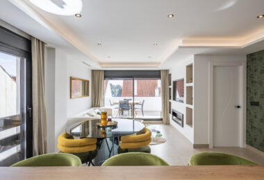 Beautifully renovated three-bedroom, east facing apartment, located in one of the most desirable complexes in Nueva Andalucia, La Maestranza.