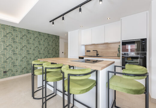 Beautifully renovated three-bedroom, east facing apartment, located in one of the most desirable complexes in Nueva Andalucia, La Maestranza.