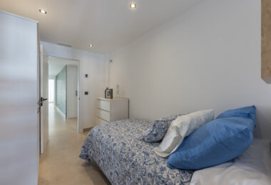 Beautifully renovated three-bedroom, east facing apartment, located in one of the most desirable complexes in Nueva Andalucia, La Maestranza.