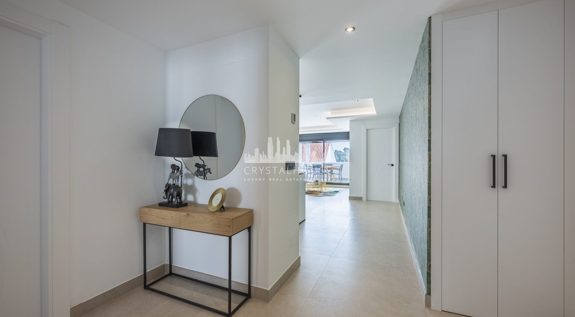 Beautifully renovated three-bedroom, east facing apartment, located in one of the most desirable complexes in Nueva Andalucia, La Maestranza.