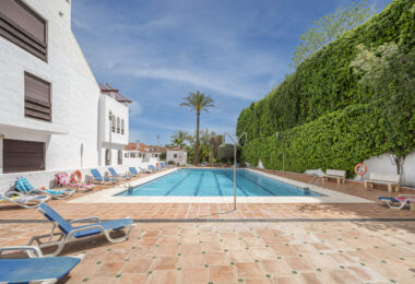Beautifully renovated three-bedroom, east facing apartment, located in one of the most desirable complexes in Nueva Andalucia, La Maestranza.