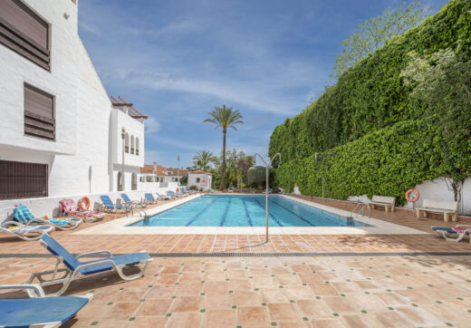Beautifully renovated three-bedroom, east facing apartment, located in one of the most desirable complexes in Nueva Andalucia, La Maestranza.