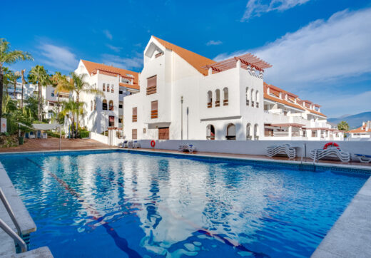 Beautifully renovated three-bedroom, east facing apartment, located in one of the most desirable complexes in Nueva Andalucia, La Maestranza.