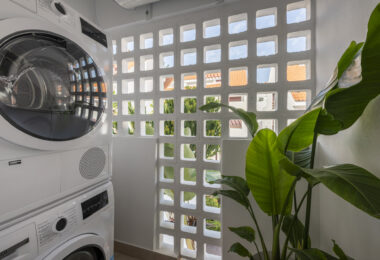 Beautifully renovated three-bedroom, east facing apartment, located in one of the most desirable complexes in Nueva Andalucia, La Maestranza.