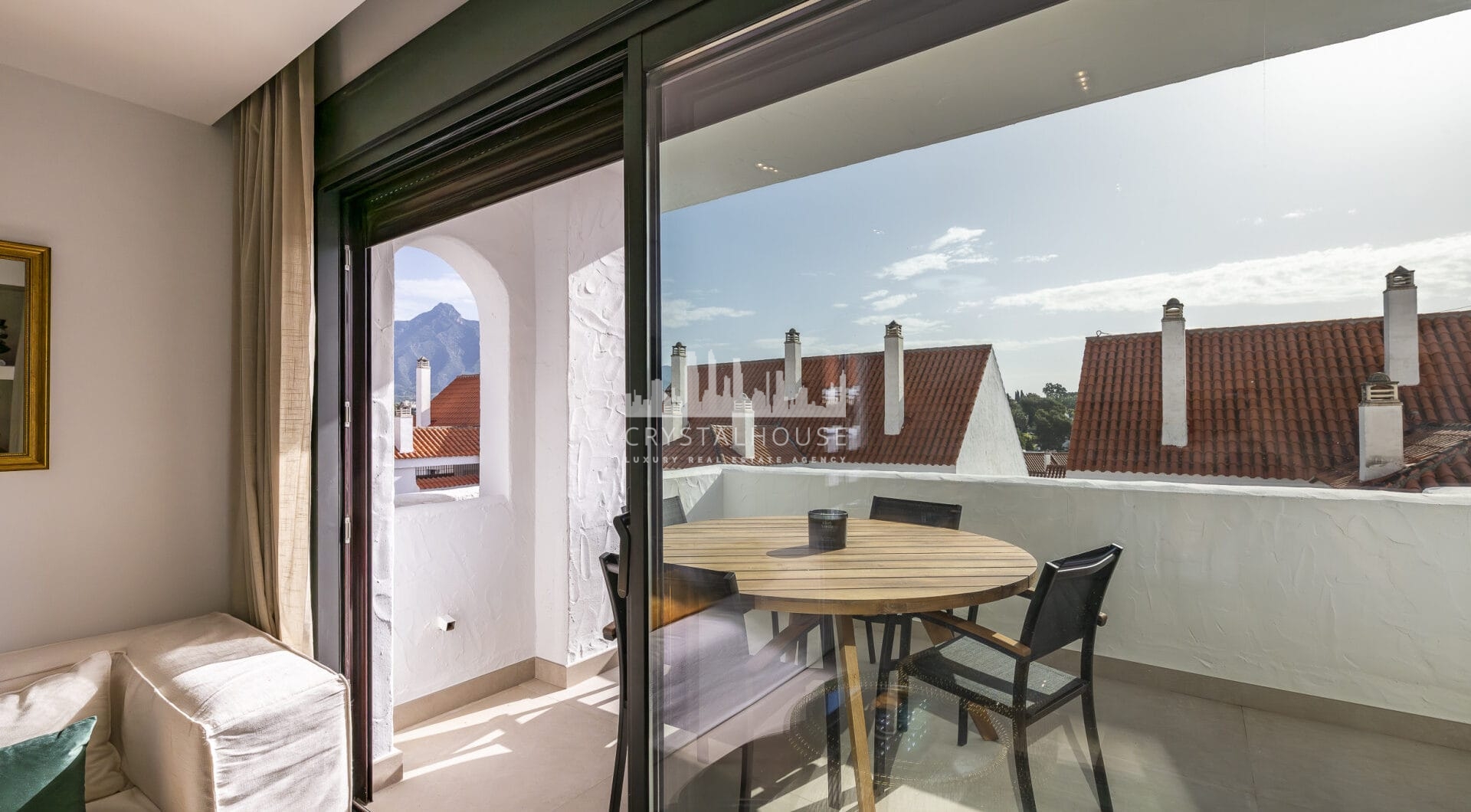 Beautifully renovated three-bedroom, east facing apartment, located in one of the most desirable complexes in Nueva Andalucia, La Maestranza.