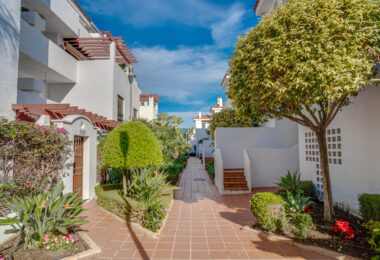 Beautifully renovated three-bedroom, east facing apartment, located in one of the most desirable complexes in Nueva Andalucia, La Maestranza.