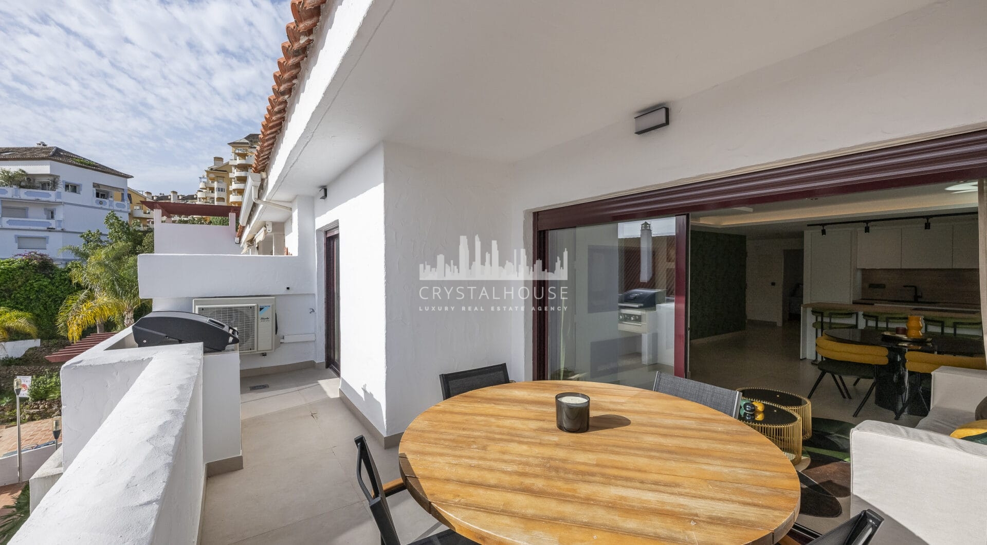 Beautifully renovated three-bedroom, east facing apartment, located in one of the most desirable complexes in Nueva Andalucia, La Maestranza.