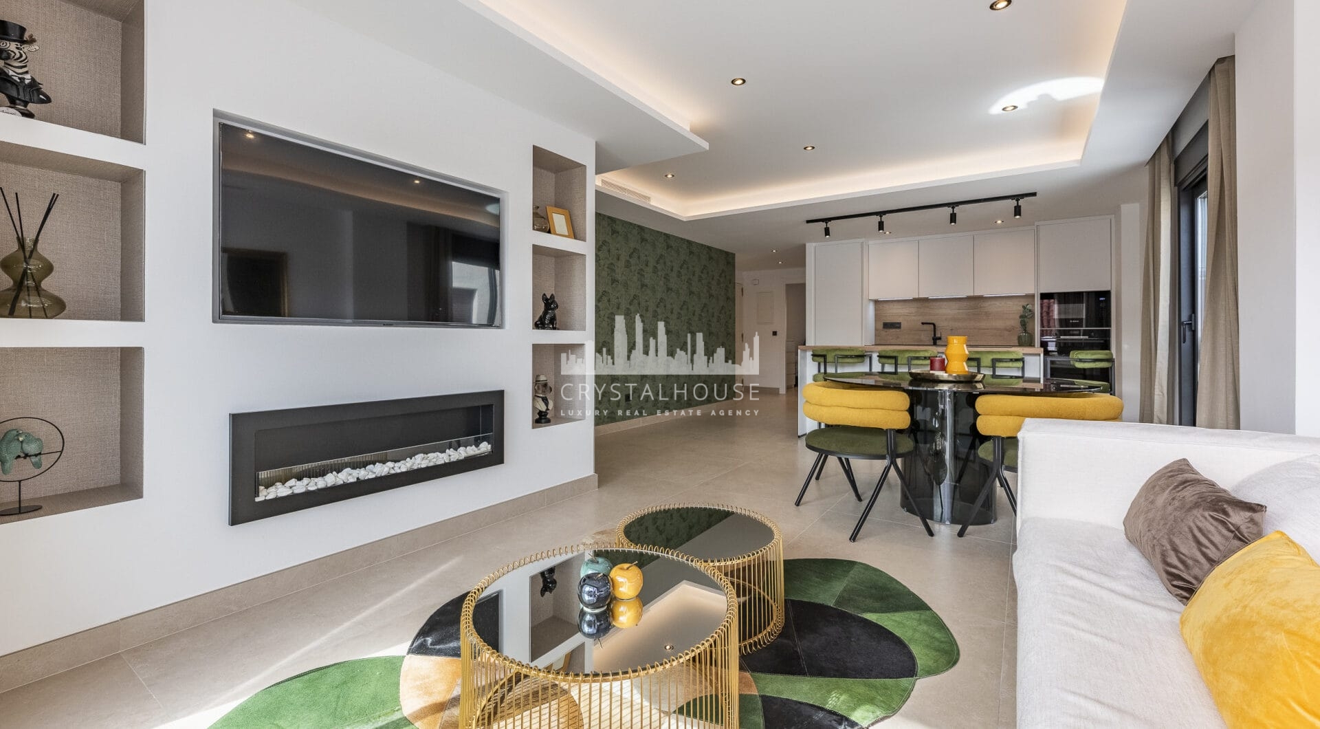Beautifully renovated three-bedroom, east facing apartment, located in one of the most desirable complexes in Nueva Andalucia, La Maestranza.