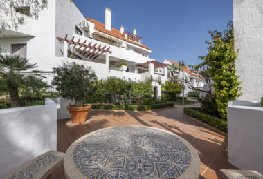 Beautifully renovated three-bedroom, east facing apartment, located in one of the most desirable complexes in Nueva Andalucia, La Maestranza.