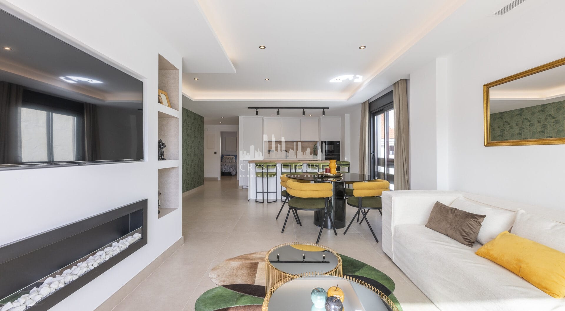 Beautifully renovated three-bedroom, east facing apartment, located in one of the most desirable complexes in Nueva Andalucia, La Maestranza.