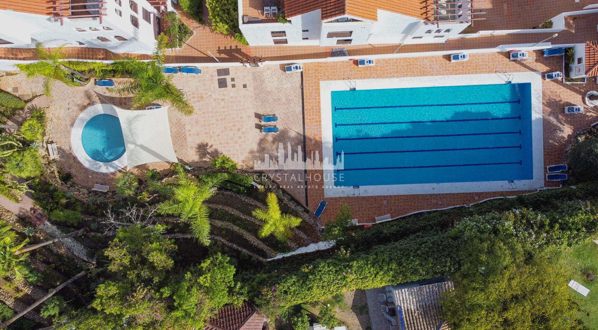 Beautifully renovated three-bedroom, east facing apartment, located in one of the most desirable complexes in Nueva Andalucia, La Maestranza.
