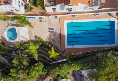 Beautifully renovated three-bedroom, east facing apartment, located in one of the most desirable complexes in Nueva Andalucia, La Maestranza.