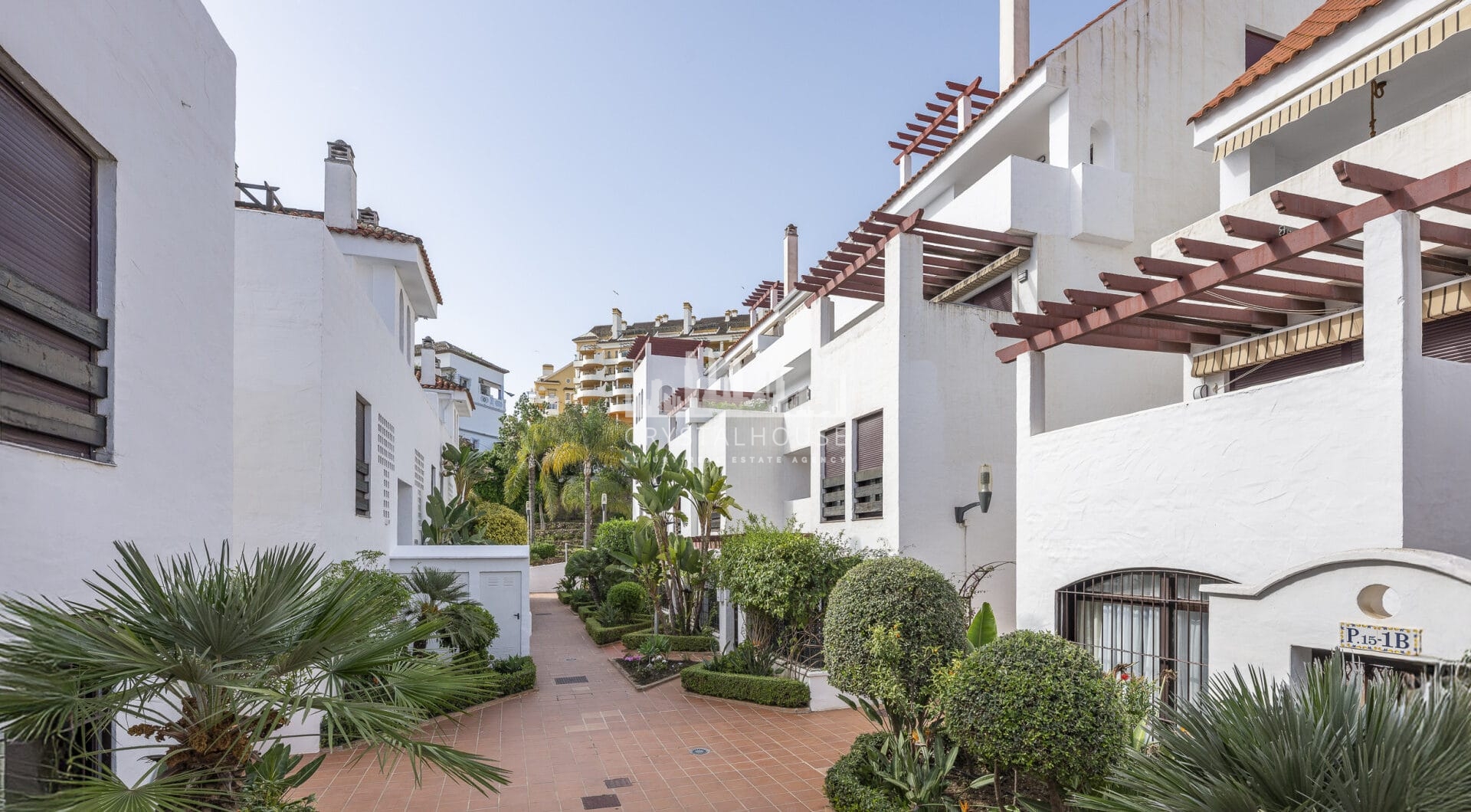 Beautifully renovated three-bedroom, east facing apartment, located in one of the most desirable complexes in Nueva Andalucia, La Maestranza.