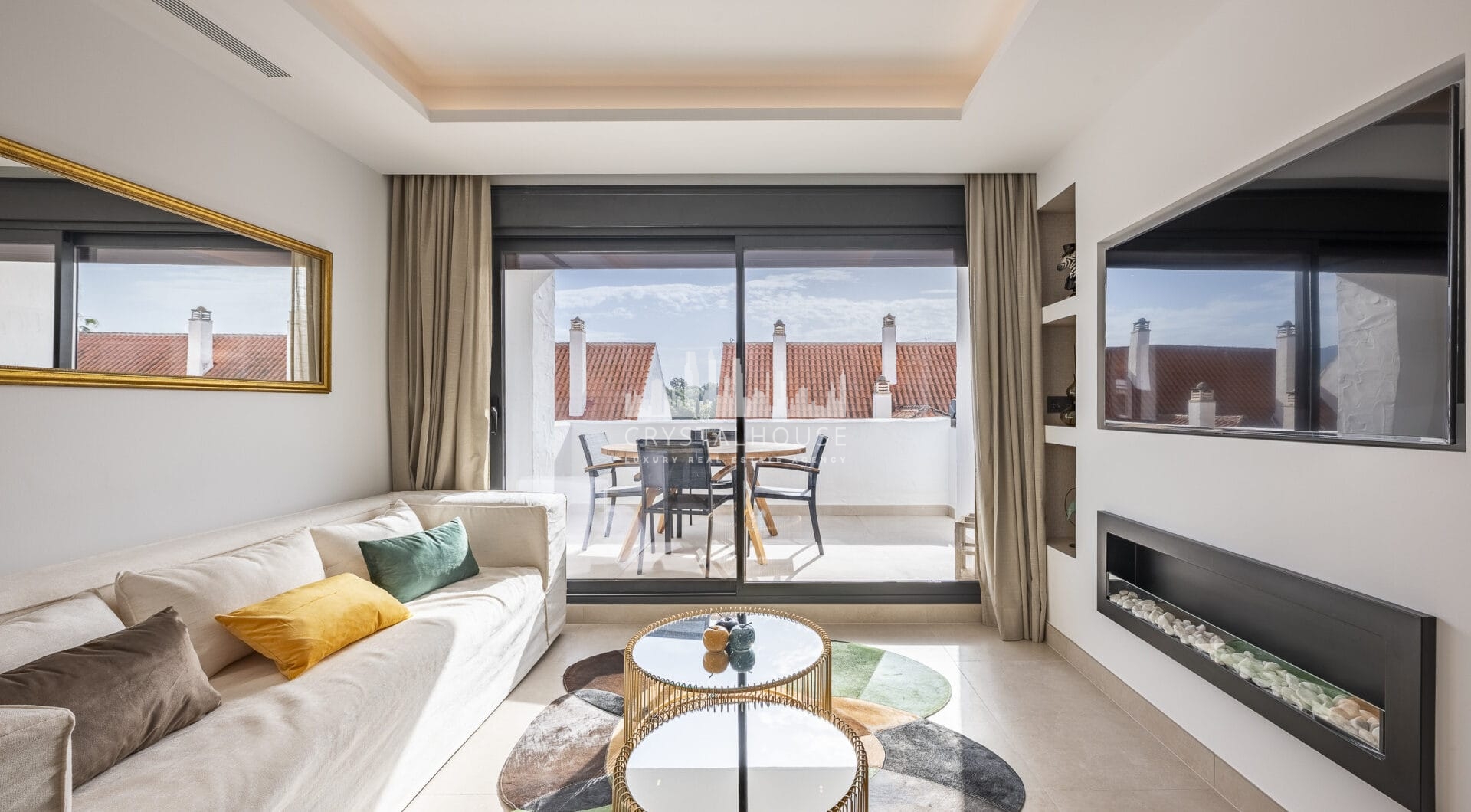 Beautifully renovated three-bedroom, east facing apartment, located in one of the most desirable complexes in Nueva Andalucia, La Maestranza.