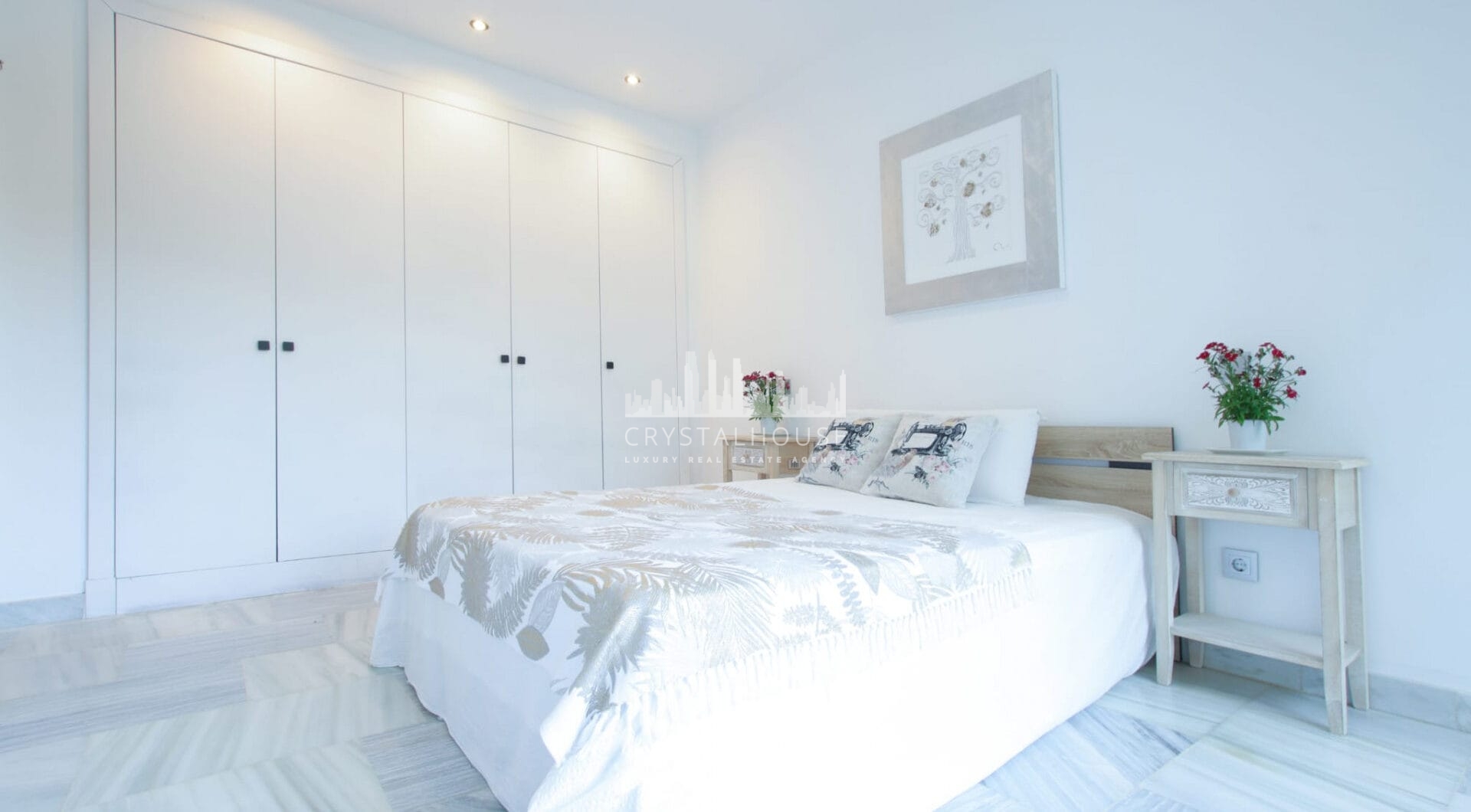 Spacious East-Facing Three-Bedroom Villa with Private Pool and Guest Apartment in Benahavís