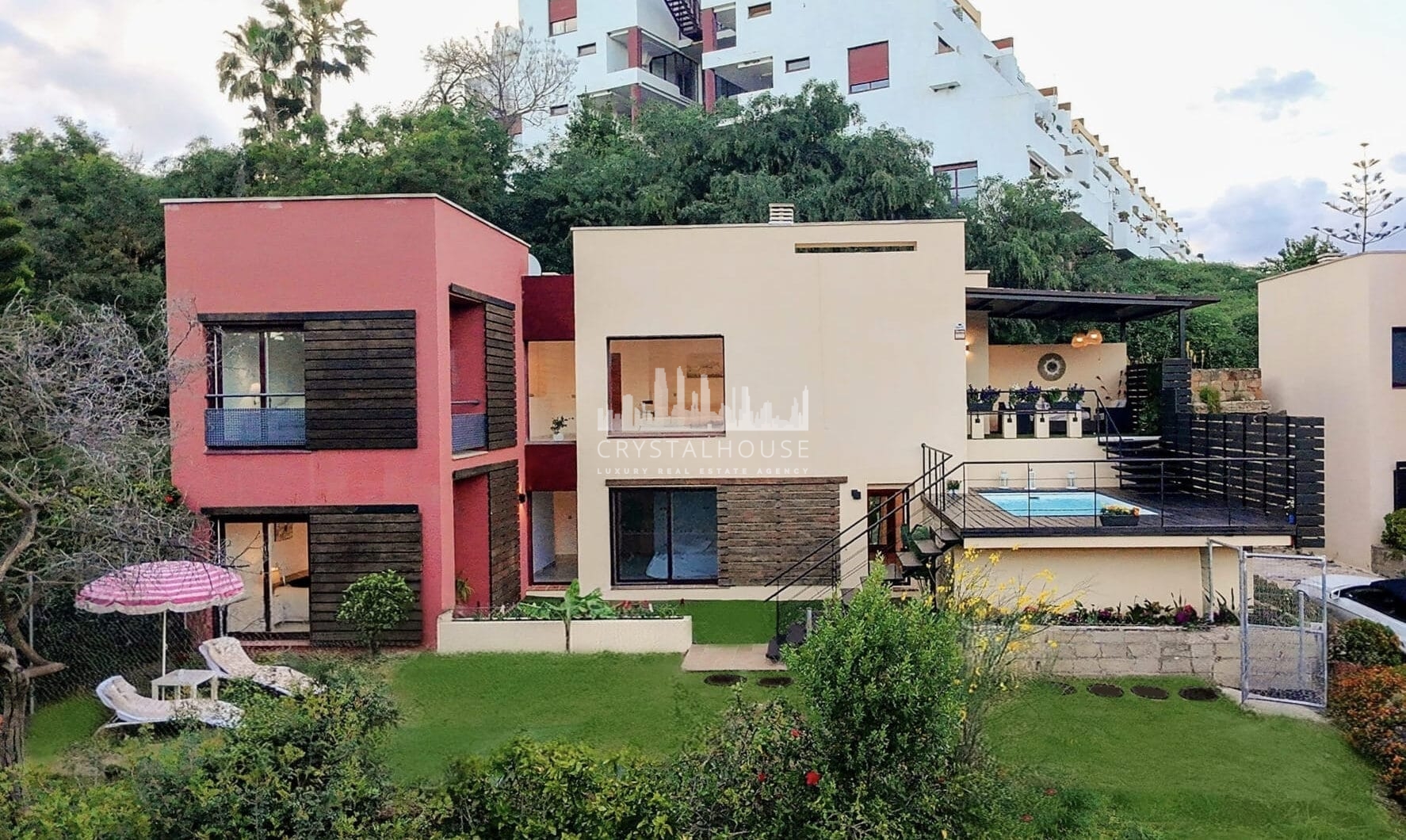 Spacious East-Facing Three-Bedroom Villa with Private Pool and Guest Apartment in Benahavís