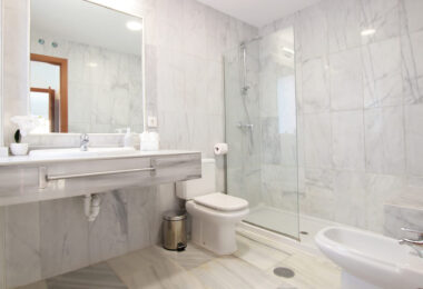 Spacious East-Facing Three-Bedroom Villa with Private Pool and Guest Apartment in Benahavís