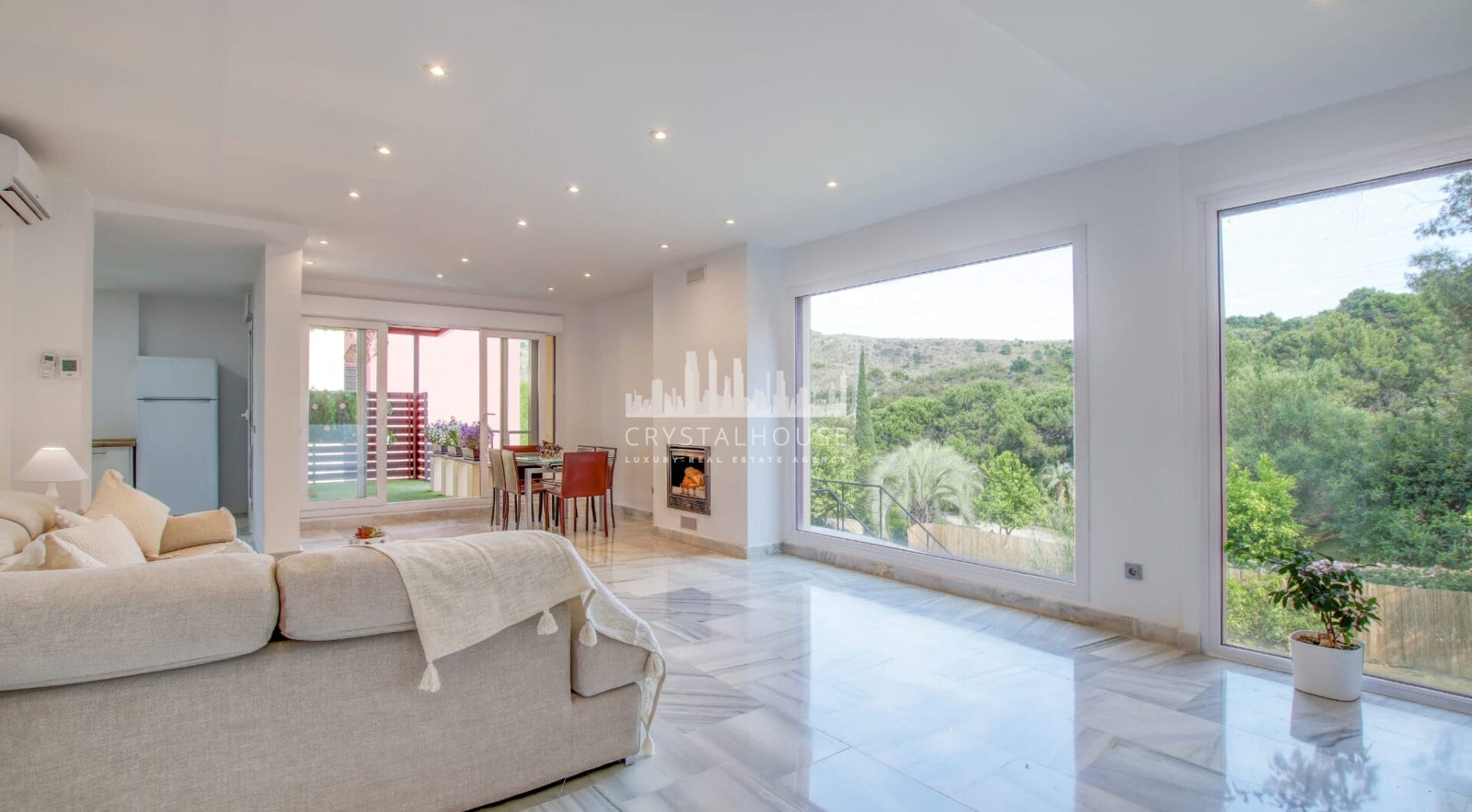 Spacious East-Facing Three-Bedroom Villa with Private Pool and Guest Apartment in Benahavís