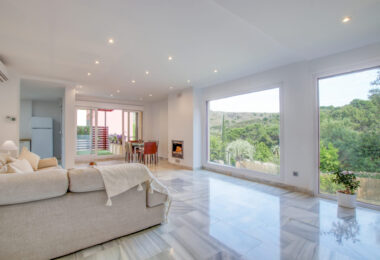 Spacious East-Facing Three-Bedroom Villa with Private Pool and Guest Apartment in Benahavís