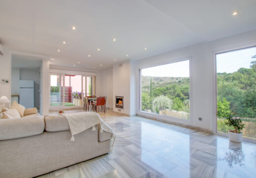Spacious East-Facing Three-Bedroom Villa with Private Pool and Guest Apartment in Benahavís