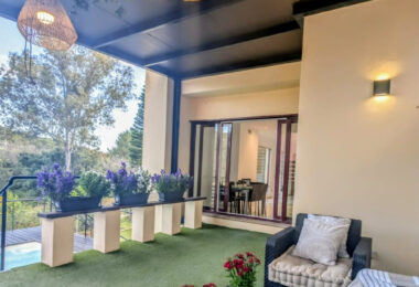 Spacious East-Facing Three-Bedroom Villa with Private Pool and Guest Apartment in Benahavís