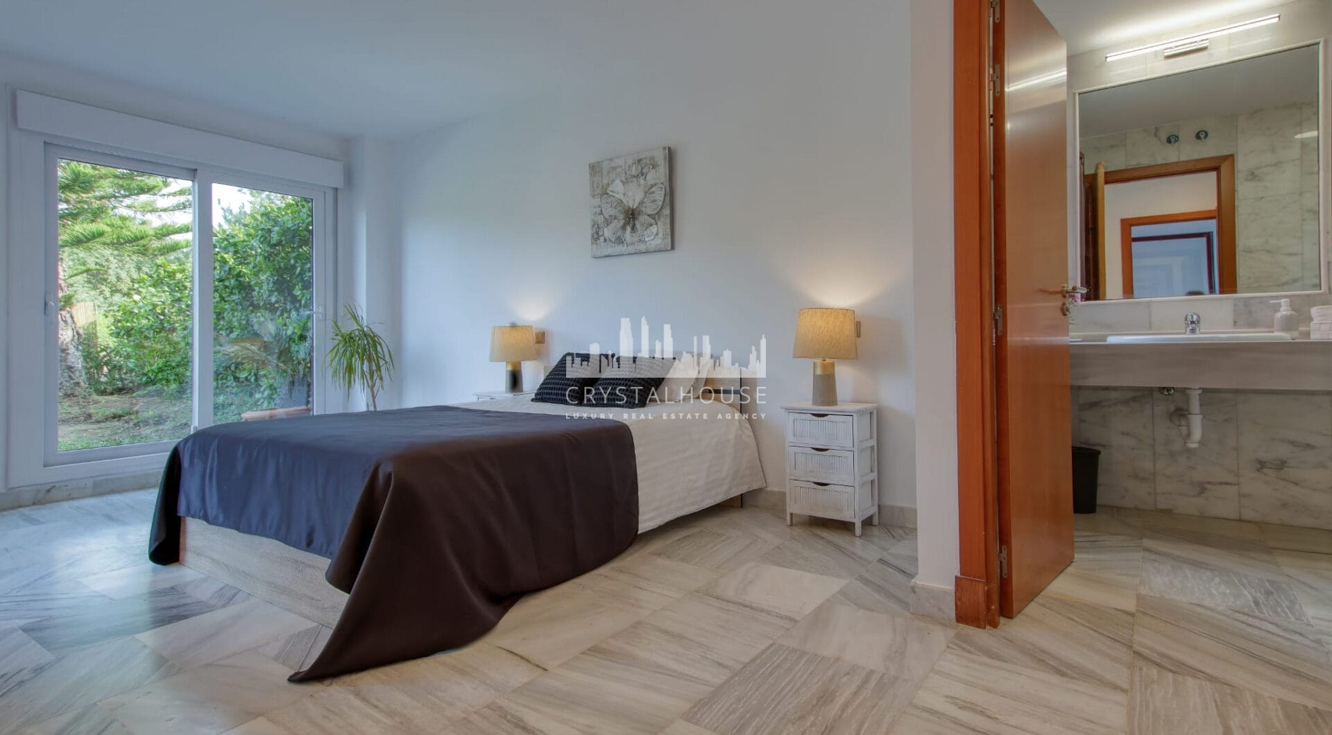 Spacious East-Facing Three-Bedroom Villa with Private Pool and Guest Apartment in Benahavís
