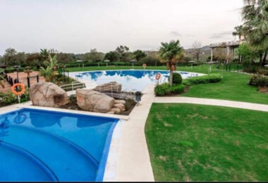 Spacious East-Facing Three-Bedroom Villa with Private Pool and Guest Apartment in Benahavís