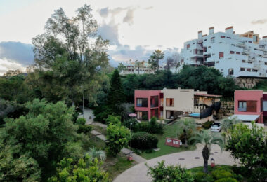 Spacious East-Facing Three-Bedroom Villa with Private Pool and Guest Apartment in Benahavís