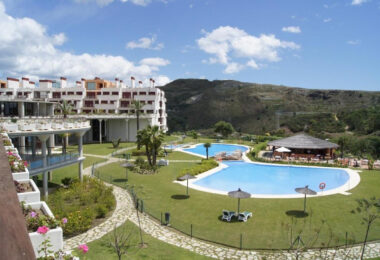 Spacious East-Facing Three-Bedroom Villa with Private Pool and Guest Apartment in Benahavís
