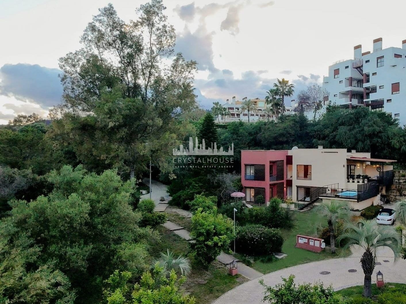 Spacious East-Facing Three-Bedroom Villa with Private Pool and Guest Apartment in Benahavís