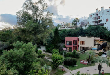 Spacious East-Facing Three-Bedroom Villa with Private Pool and Guest Apartment in Benahavís