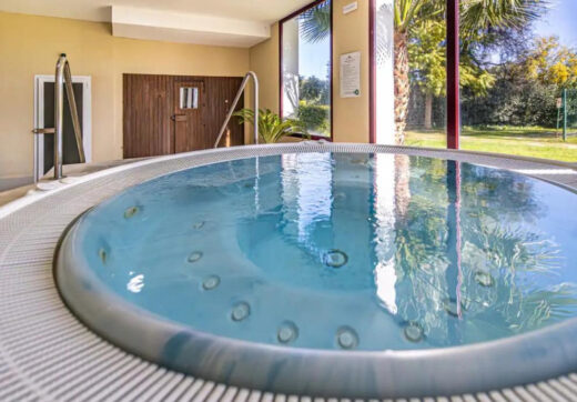 Spacious East-Facing Three-Bedroom Villa with Private Pool and Guest Apartment in Benahavís