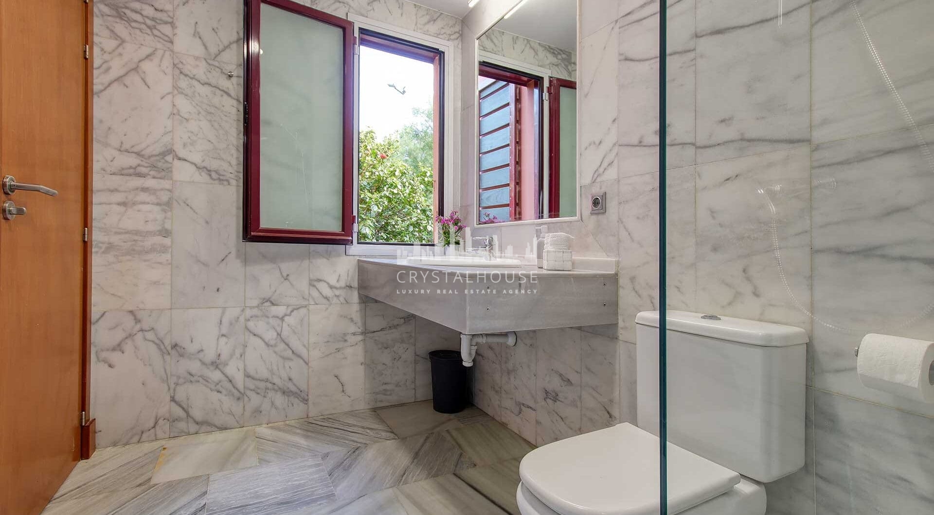 Spacious East-Facing Three-Bedroom Villa with Private Pool and Guest Apartment in Benahavís