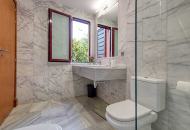 Spacious East-Facing Three-Bedroom Villa with Private Pool and Guest Apartment in Benahavís