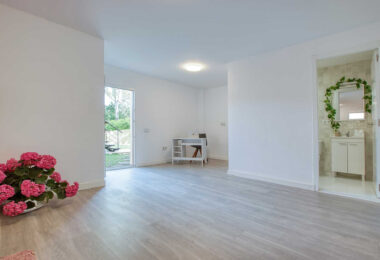 Spacious East-Facing Three-Bedroom Villa with Private Pool and Guest Apartment in Benahavís
