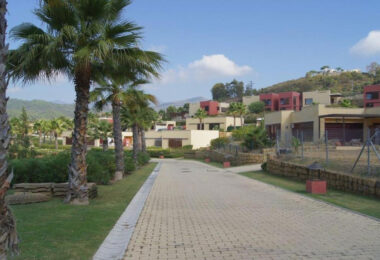 Spacious East-Facing Three-Bedroom Villa with Private Pool and Guest Apartment in Benahavís