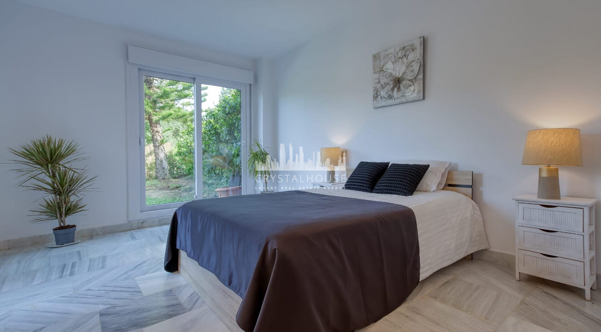 Spacious East-Facing Three-Bedroom Villa with Private Pool and Guest Apartment in Benahavís