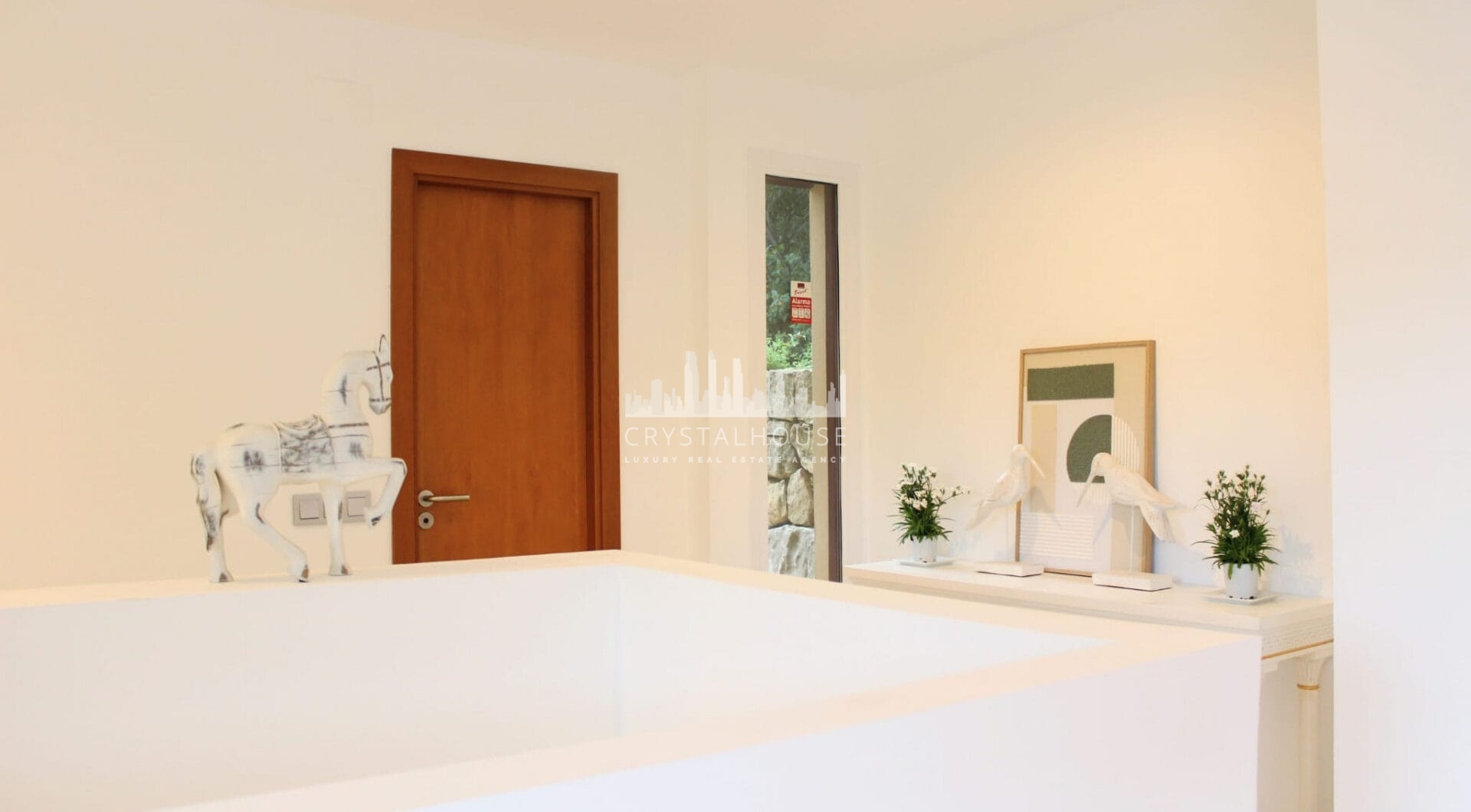 Spacious East-Facing Three-Bedroom Villa with Private Pool and Guest Apartment in Benahavís
